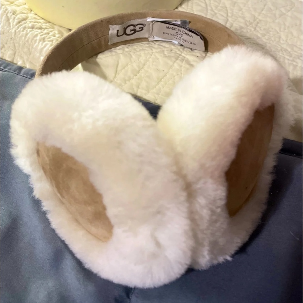 Ugg Shearling Suede Trim Earmuffs (new) w/ tags and original box.